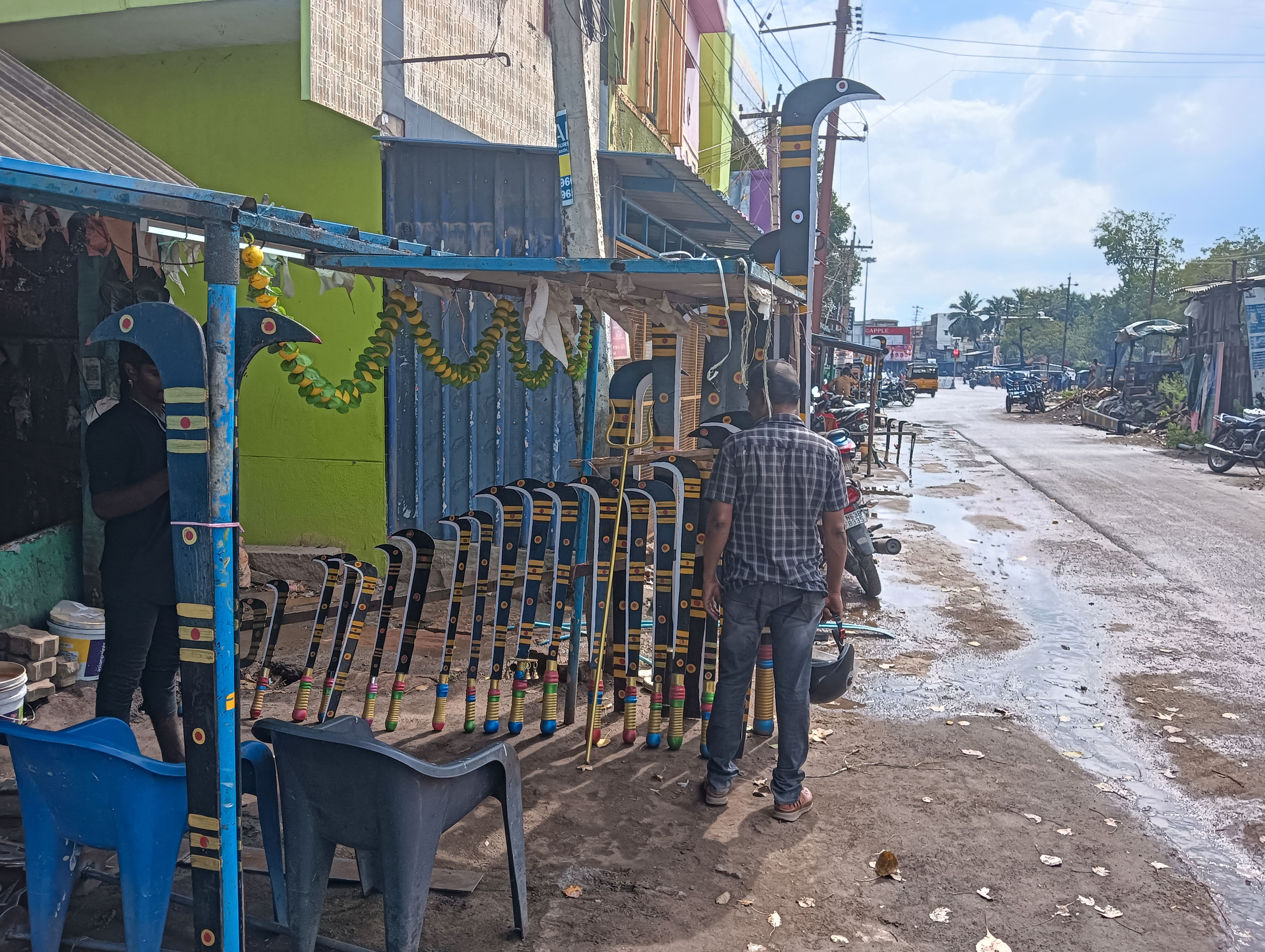 வழிபாட்டிற்கான அரிவாள் விற்பனை