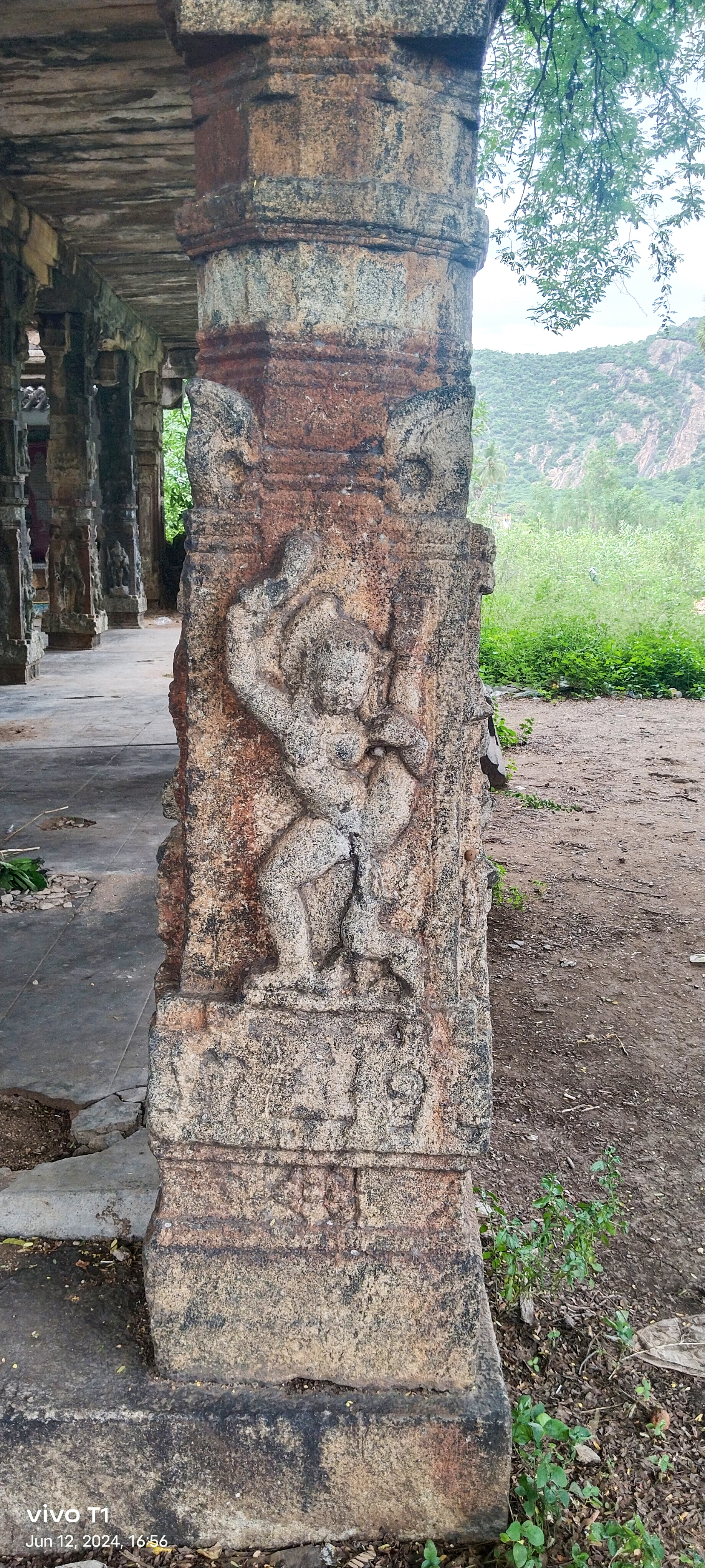 தூண்சிற்பம்