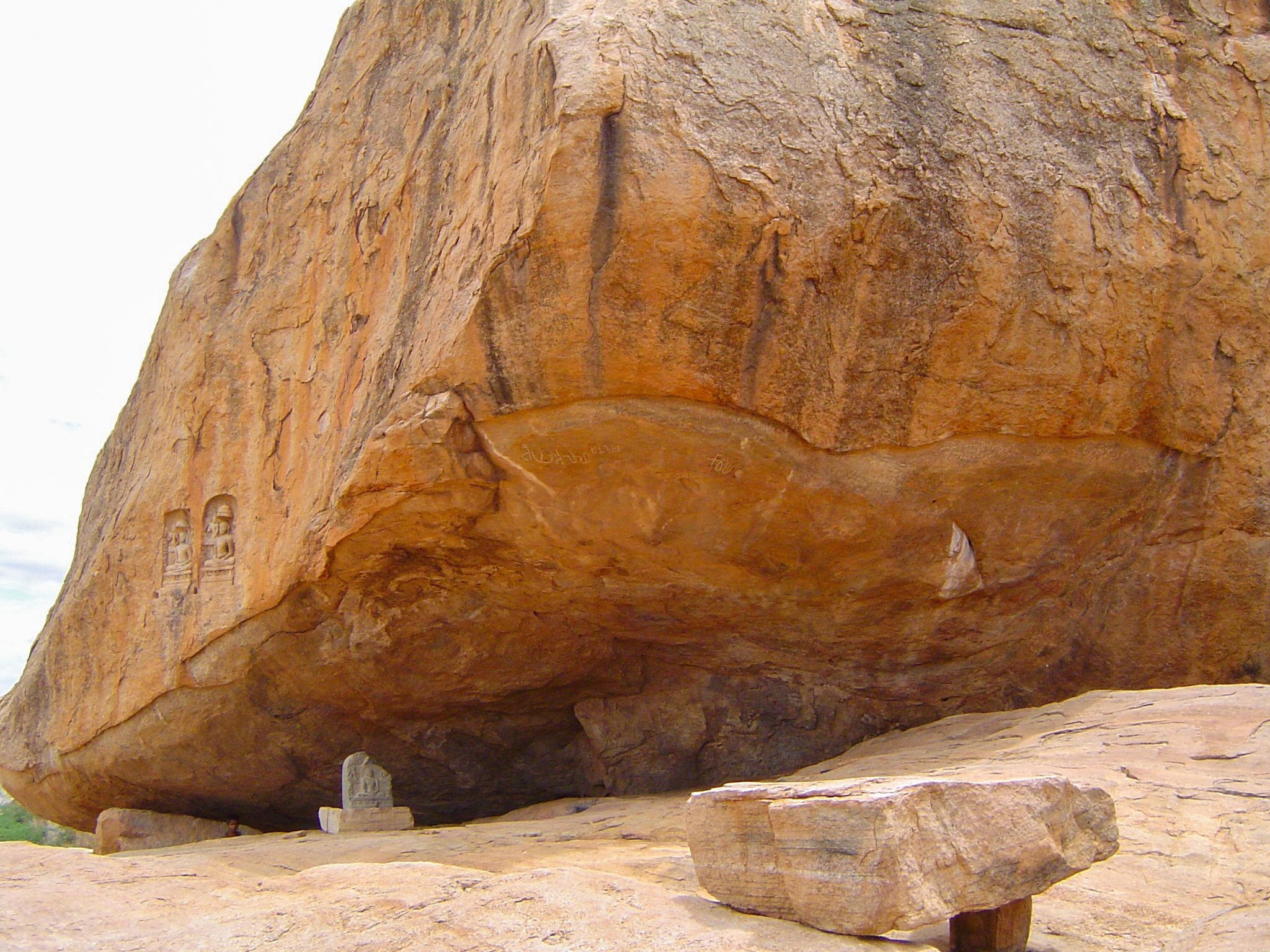 பெருமாள்மலை குகைத் தளம்