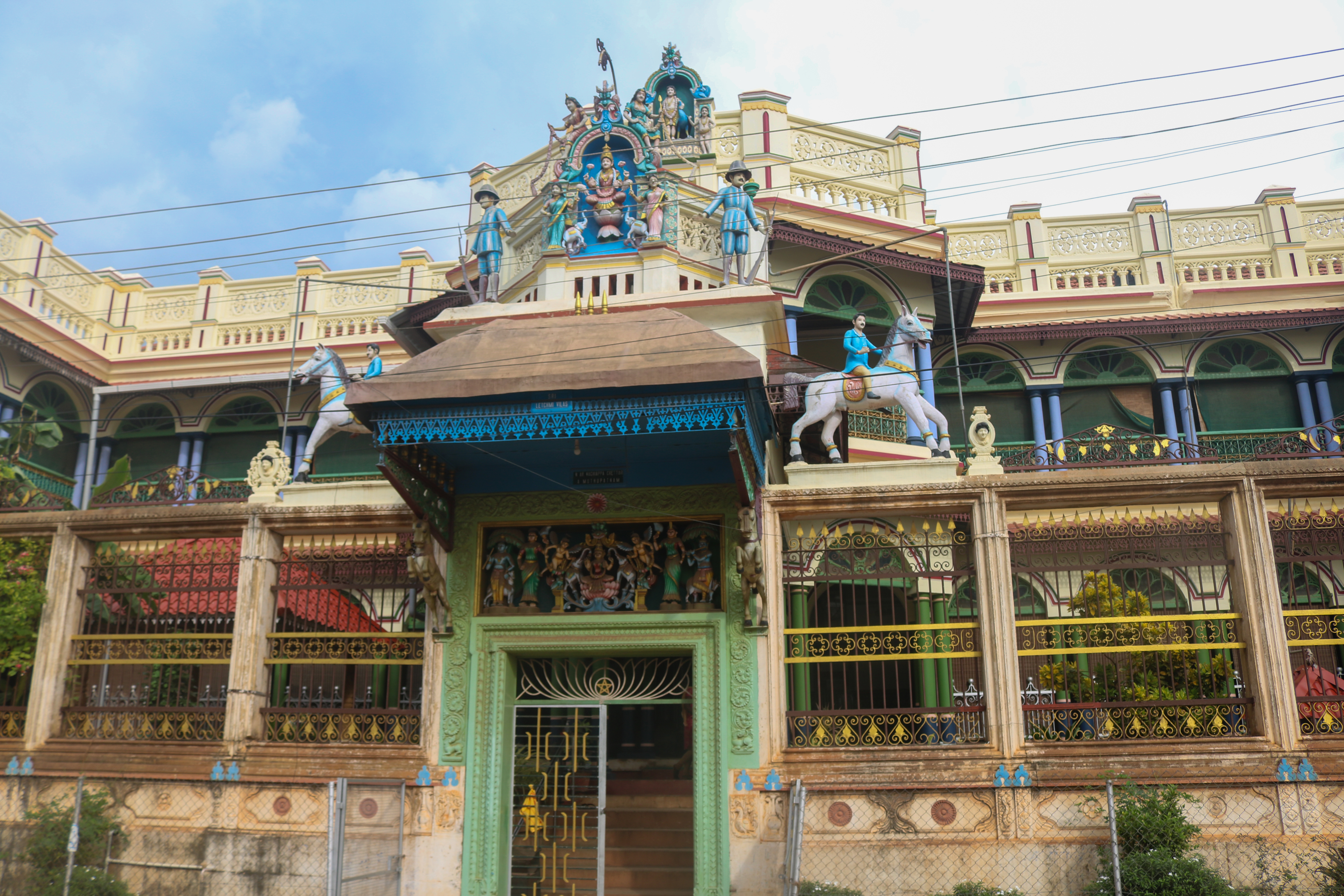ஆத்தங்குடி அரண்மைனை வெளிப்புறத் தோற்றம்