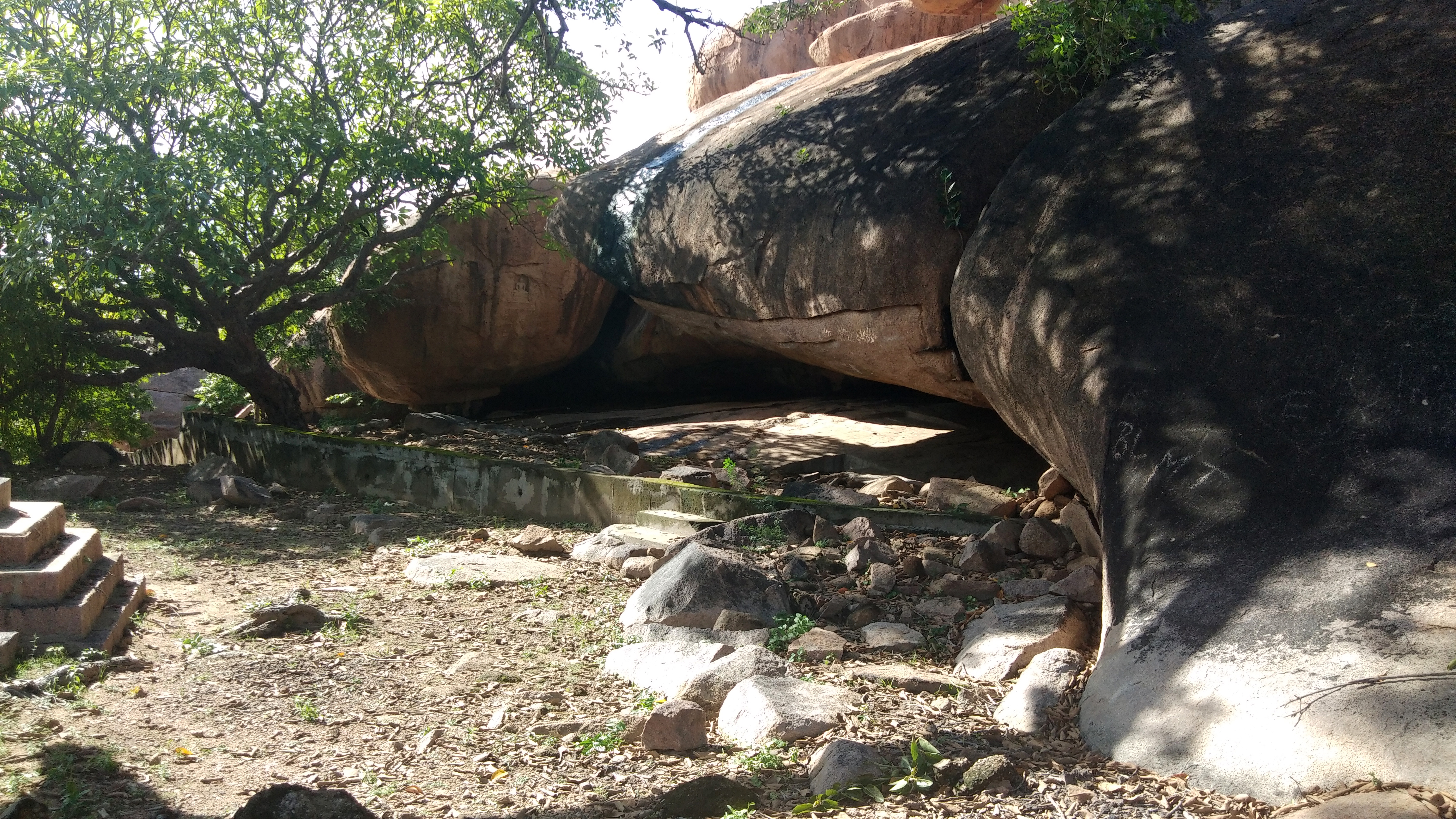 பஞ்ச பாண்டவர் படுக்கை இயற்கை குகைதளம்