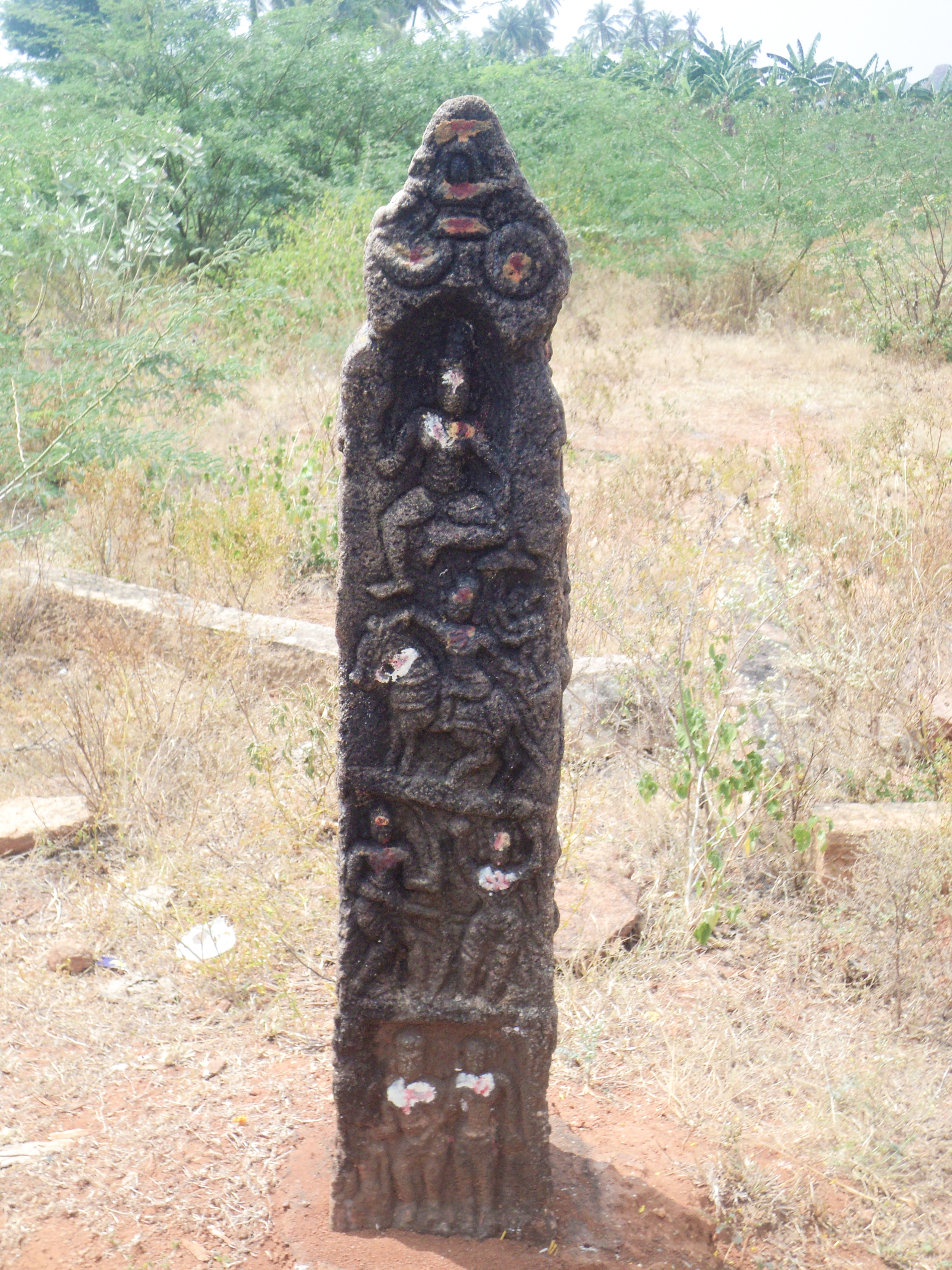 மாலையம்மன் வழிப்பாட்டுத் தூண்கல்