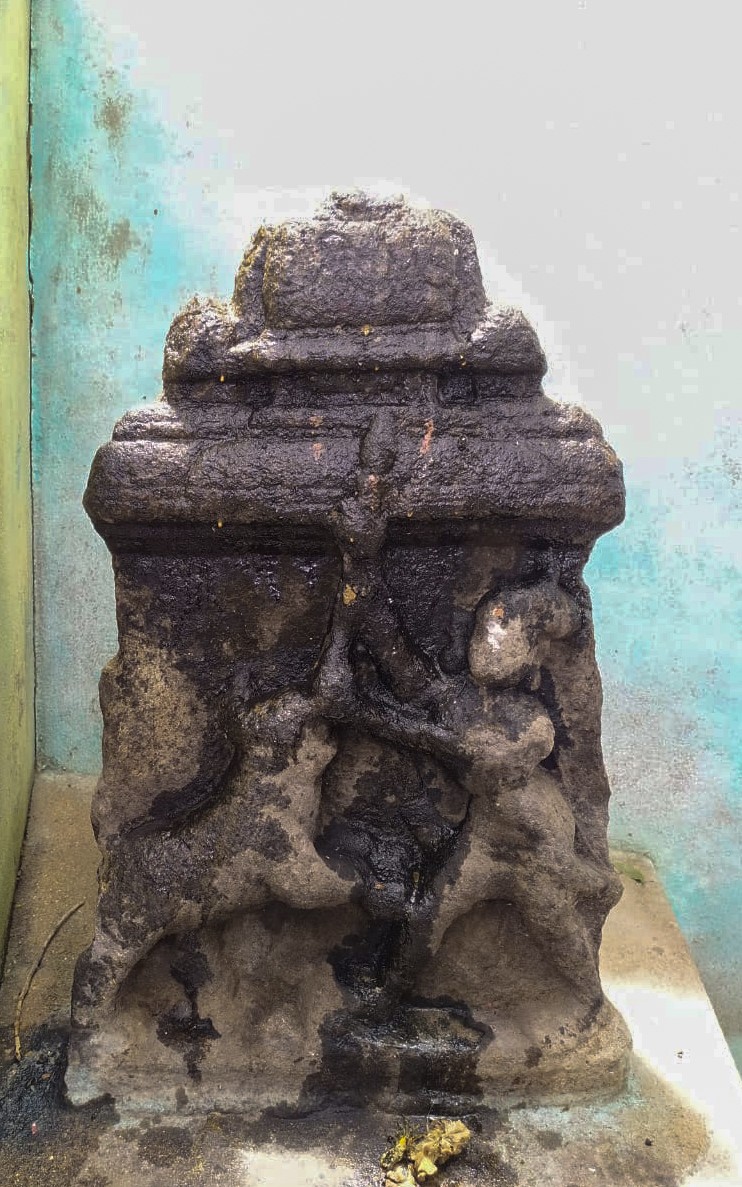 புலிக்குத்திப் பட்டான் நடுகல்