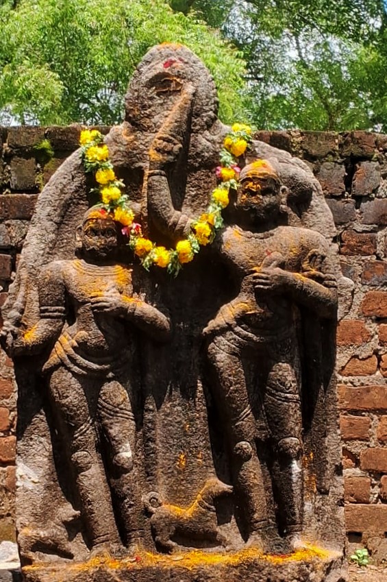 வழிப்பாட்டிலுள்ள நடுகல்