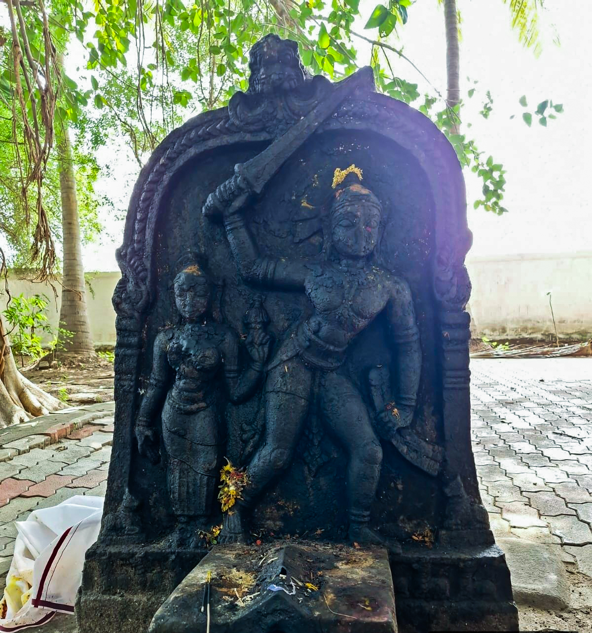 நடுகல் சிற்பம்