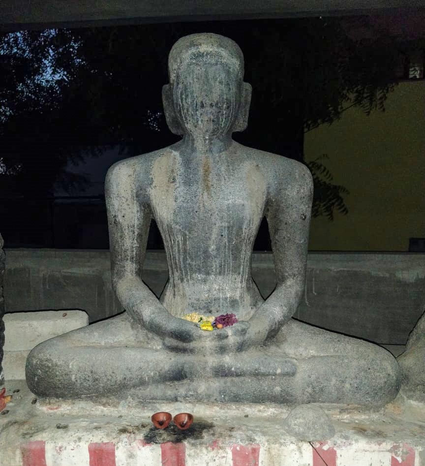 தீர்த்தங்கரர் சிற்பம்