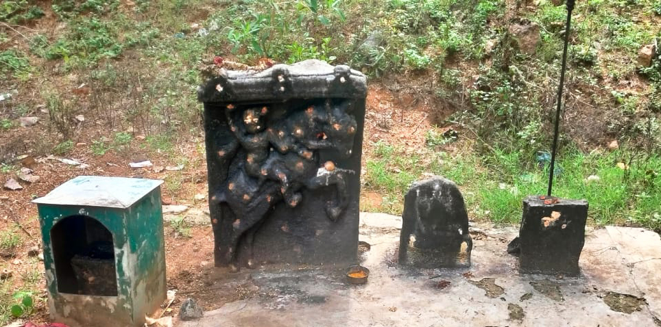 குதிரை வீரன் நடுகல்