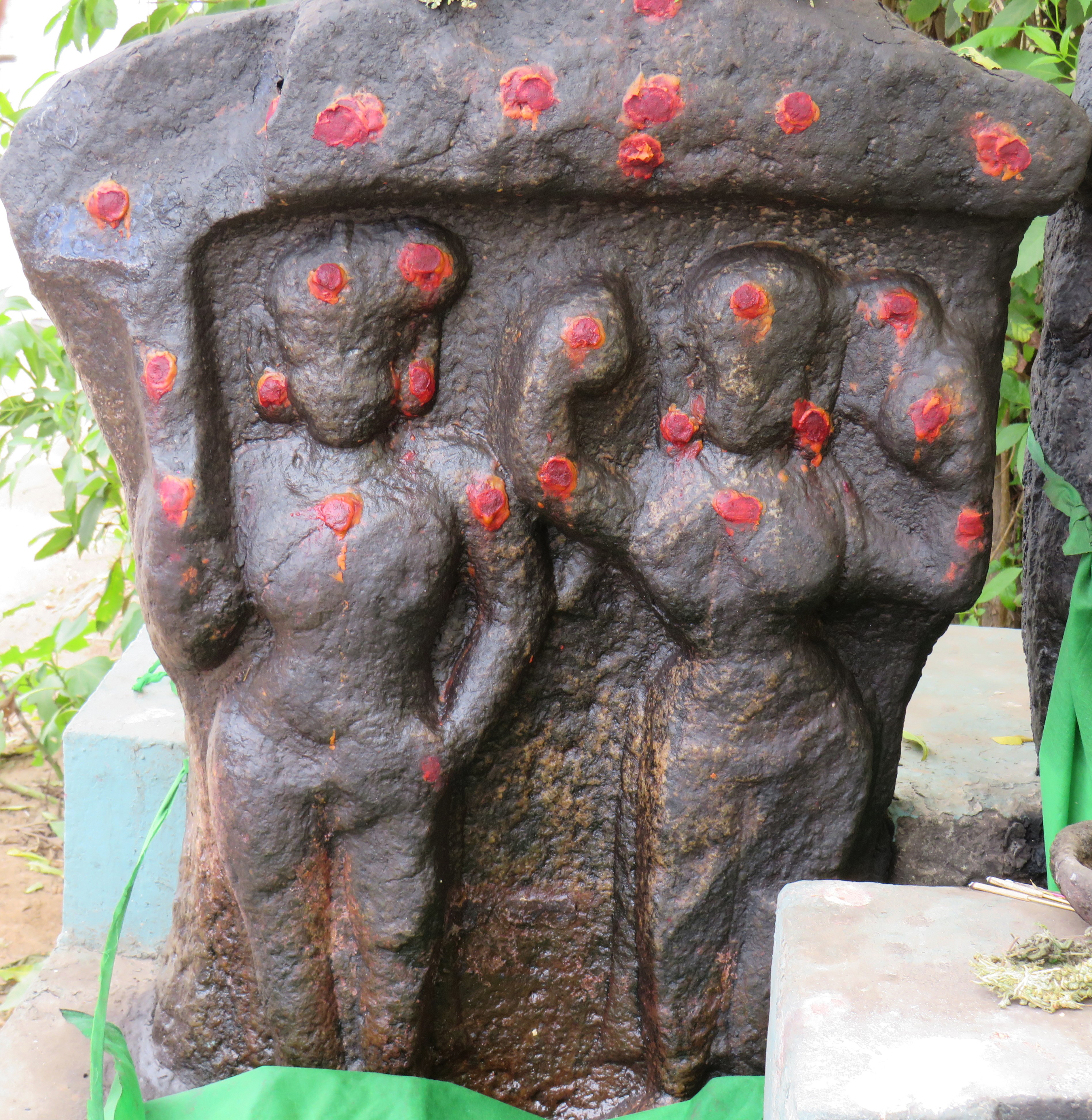 பொம்மியம்மன் சதிக்கல்