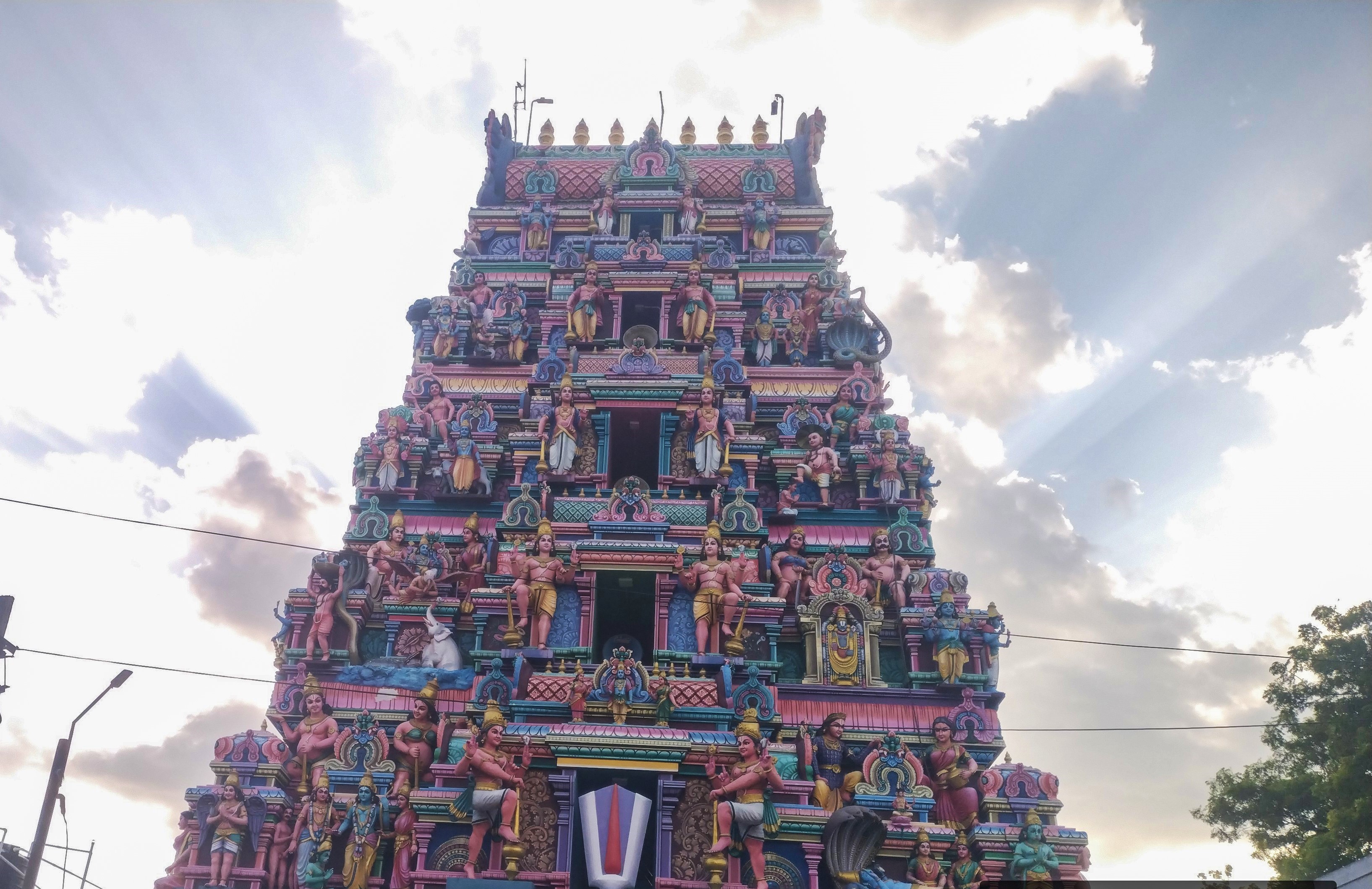 கரியமாலழகர் கோயில் கோபுரம்