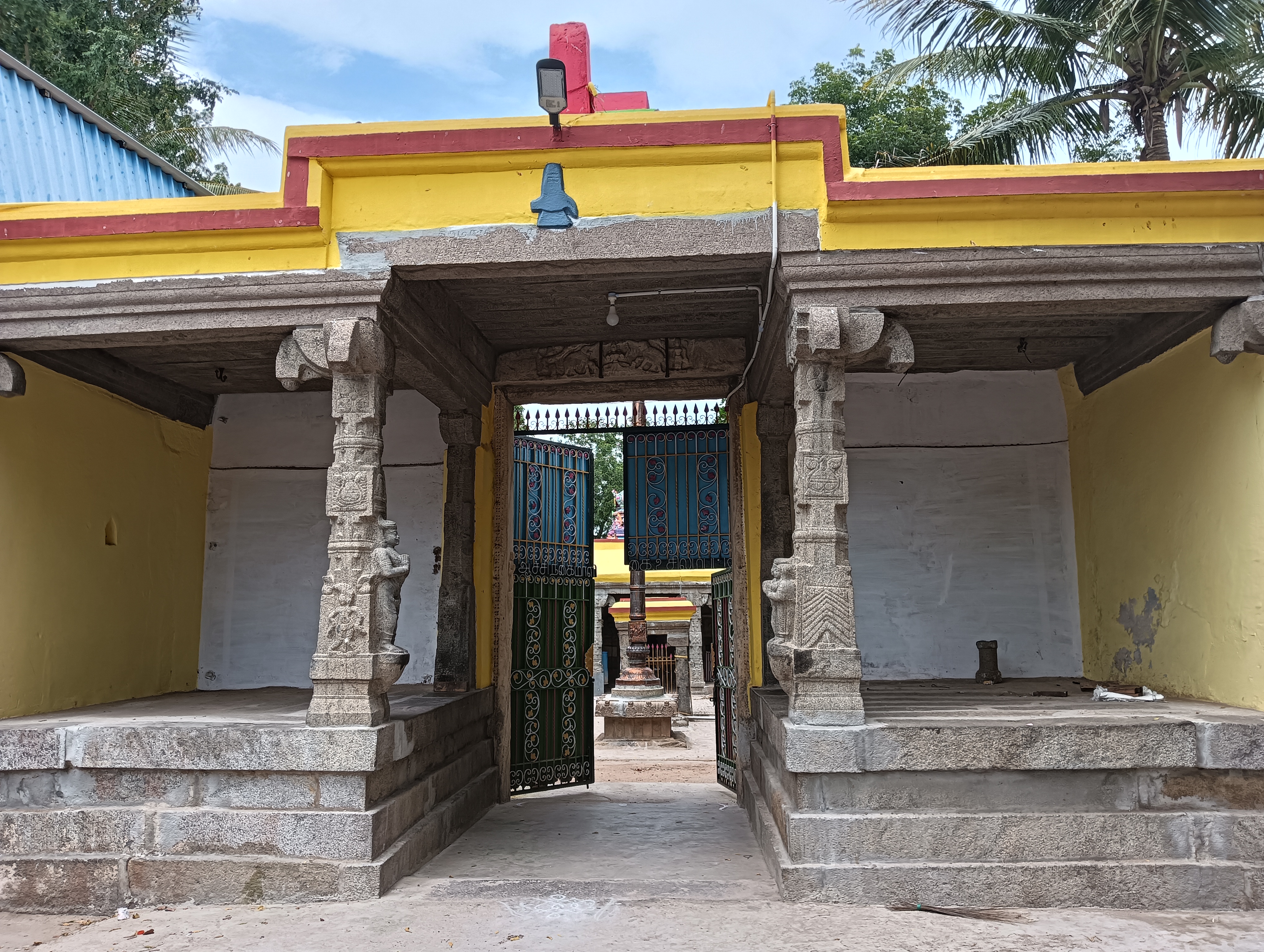 மீனாட்சி சுந்தரரேசுவரர் கோயில் முகப்பு